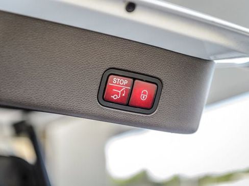 Used 2018 Mercedes-Benz GLS 450 4MATIC w/ Premium Package image 12