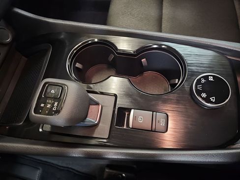 Used 2025 Nissan Rogue SV image 21