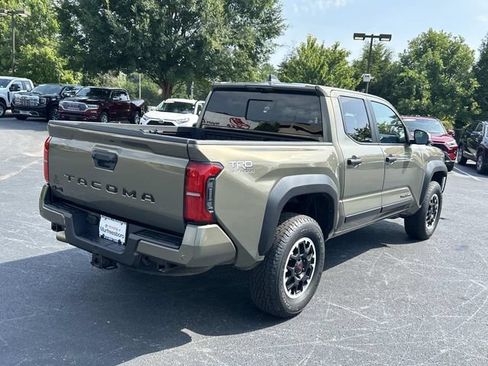 Used 2024 Toyota Tacoma TRD Sport AWD/4WD image 4