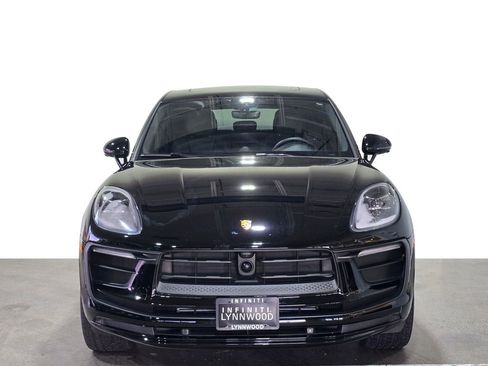 Used 2024 Porsche Macan image 2
