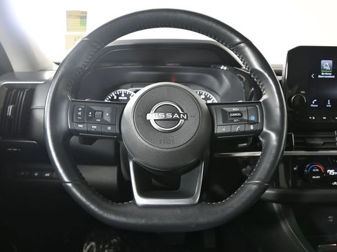 Used 2023 Nissan Pathfinder SL AWD/4WD image 33
