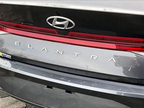 Used 2021 Hyundai Elantra SEL w/ Convenience + Premium Package image 29