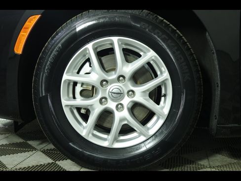 Used 2022 Chrysler Pacifica Touring-L image 14