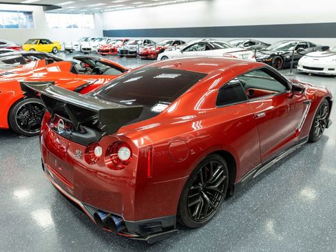 Used 2016 Nissan GT-R Premium image 5