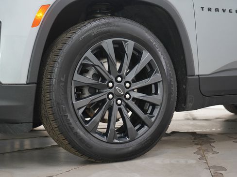 Used 2024 Chevrolet Traverse RS image 31