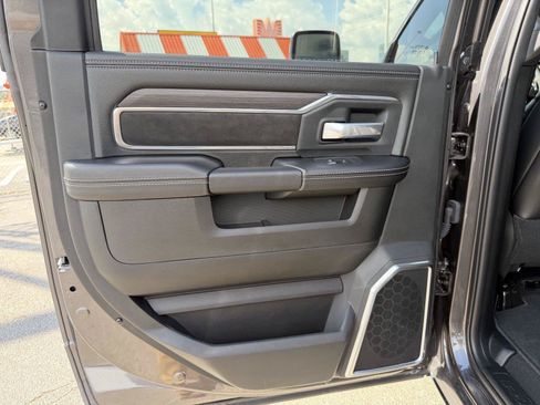 Used 2025 RAM 2500 Laramie AWD/4WD image 17