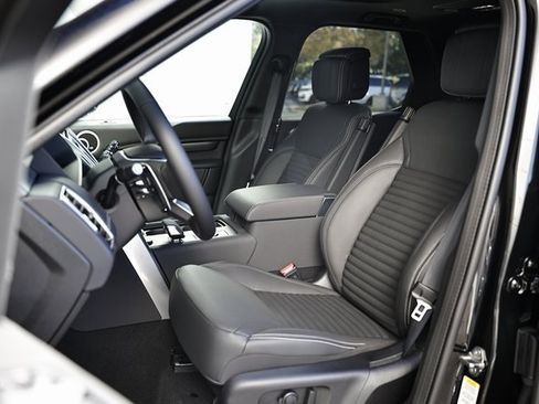 New 2025 Land Rover Discovery Metropolitan Edition image 23