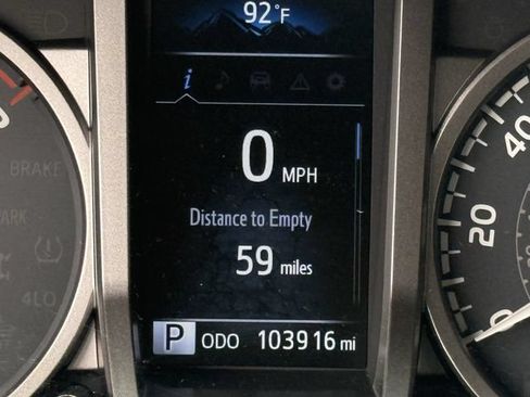 Used 2018 Toyota Tacoma SR5 RWD image 17