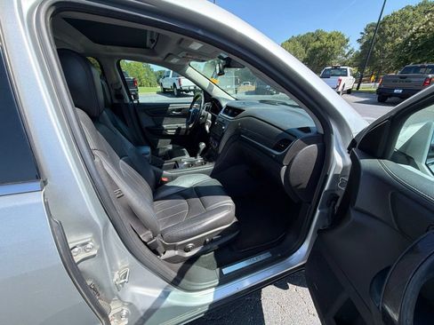 Used 2015 Chevrolet Traverse LTZ FWD image 16