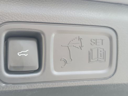 Used 2024 Ford Expedition Platinum AWD/4WD image 8