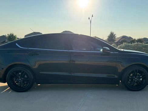 Used 2018 Ford Fusion SE w/ Fusion SE Technology Package FWD image 10
