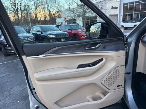 Certified 2022 Jeep Grand Cherokee Limited image 36