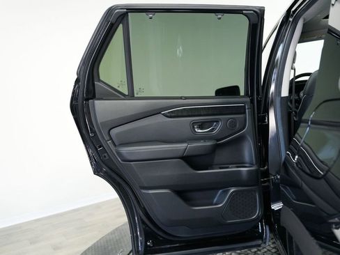 Used 2025 Honda Pilot Elite image 13