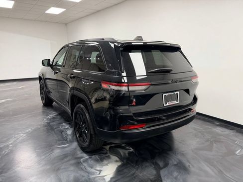 Used 2024 Jeep Grand Cherokee Altitude AWD/4WD image 20