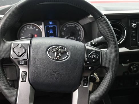 Used 2019 Toyota Tacoma SR5 RWD image 7