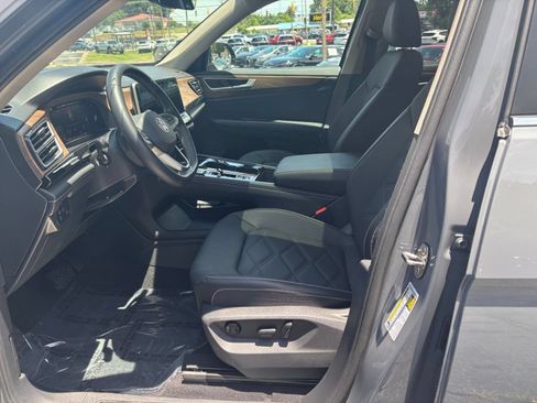 Used 2026 Volkswagen Atlas SE FWD image 23