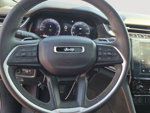 Used 2024 Jeep Grand Cherokee Laredo X RWD image 12