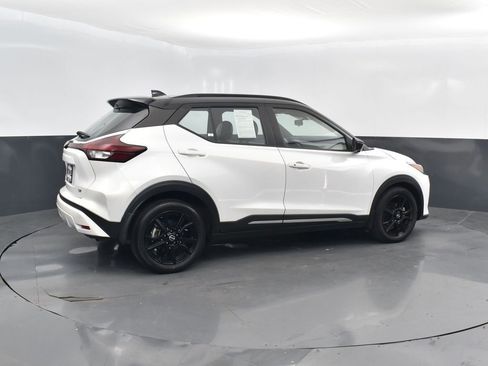 Used 2023 Nissan Kicks SR w/ SR Premium Package image 3