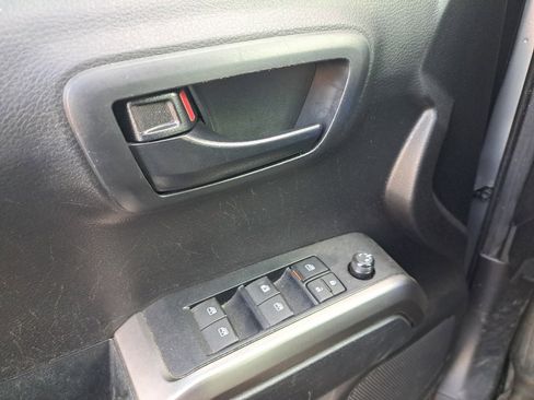 Used 2021 Toyota Tacoma SR5 image 32