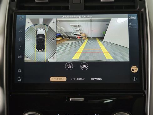 Used 2025 Land Rover Discovery Dynamic SE image 24