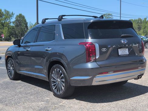Used 2023 Hyundai Palisade Calligraphy image 3