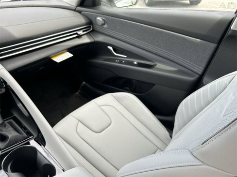 New 2025 Hyundai Elantra Limited image 6