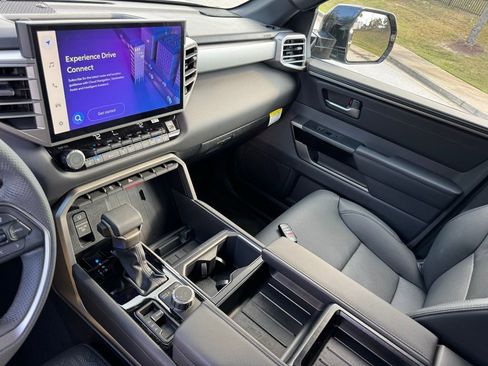 Used 2025 Toyota Tundra Limited image 30