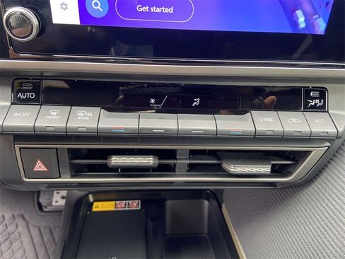 Used 2025 Toyota Camry SE image 24