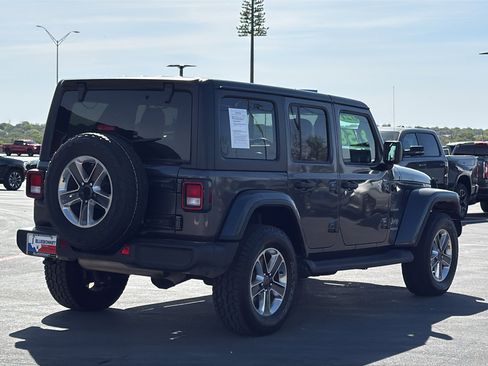 Used 2021 Jeep Wrangler Unlimited Sahara AWD/4WD image 5