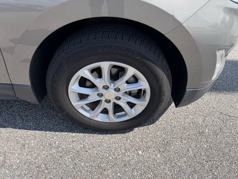 Used 2019 Chevrolet Equinox LT w/ Sun & Navigation Package AWD/4WD image 3