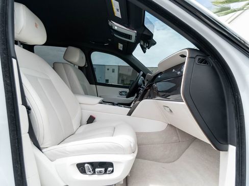 Used 2022 Rolls-Royce Cullinan Black Badge w/ Dark Exterior Package AWD/4WD image 34