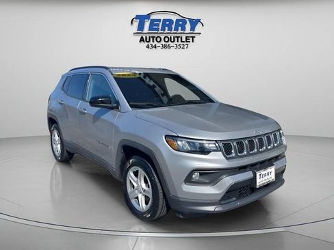 Used 2024 Jeep Compass Latitude AWD/4WD image 1