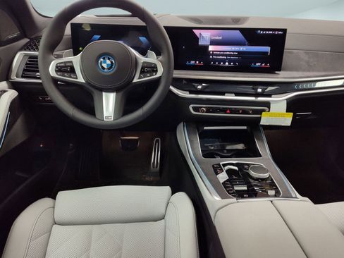 Used 2026 BMW X5 xDrive50e w/ M Sport Package image 23