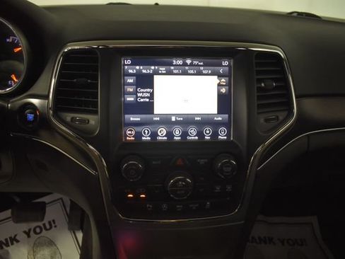 Used 2018 Jeep Grand Cherokee Limited AWD/4WD image 17