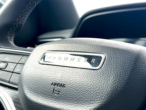 Used 2024 Jeep Wagoneer L Series II image 31