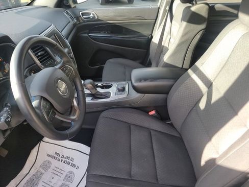 Used 2019 Jeep Grand Cherokee Laredo image 6