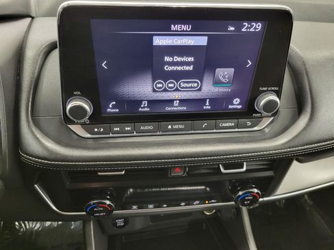 Used 2025 Nissan Rogue SV image 7