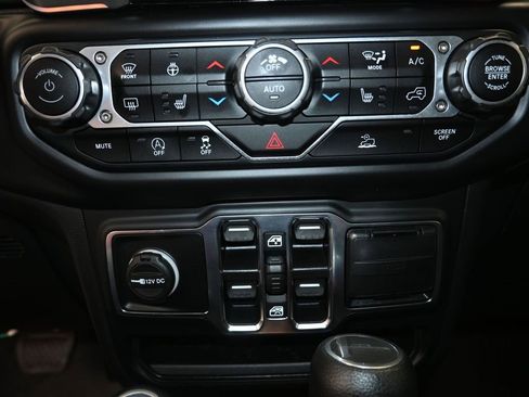 Used 2022 Jeep Gladiator Willys image 17