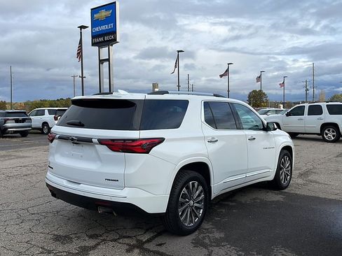 Used 2023 Chevrolet Traverse Premier FWD image 4