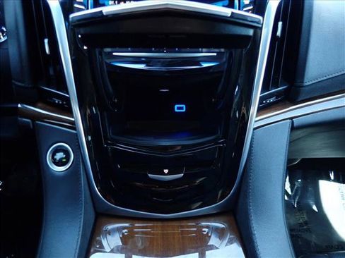 Used 2020 Cadillac Escalade Luxury AWD/4WD image 25