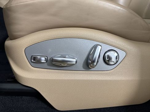 Certified 2022 Porsche Macan AWD/4WD image 39