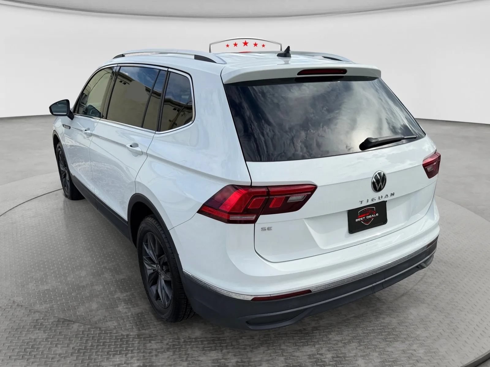 Used 2022 Volkswagen Tiguan SE FWD image 3