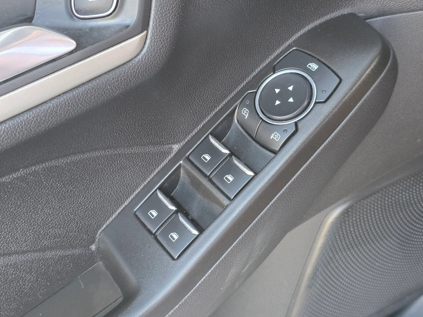 Used 2021 Ford Escape SE FWD image 25