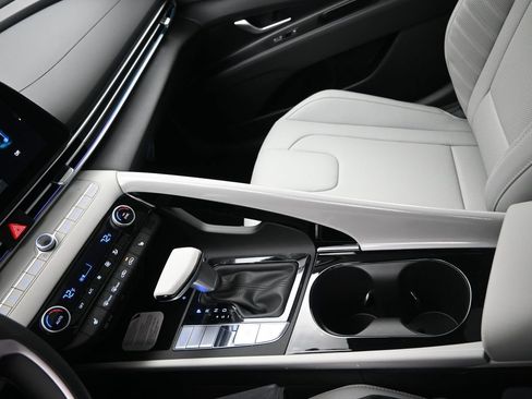 New 2026 Hyundai Elantra Limited FWD image 19