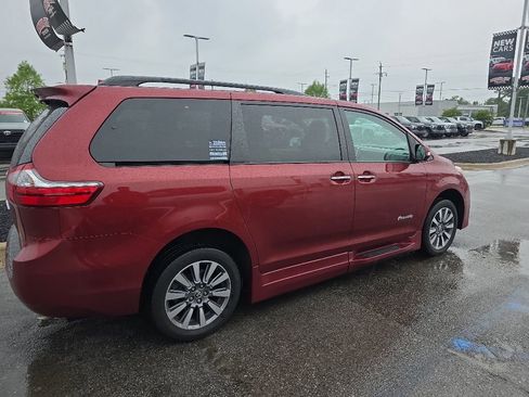 Used 2020 Toyota Sienna Limited Premium FWD image 26