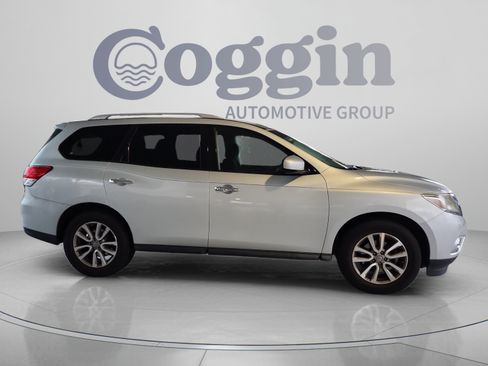 Used 2016 Nissan Pathfinder SV FWD image 5