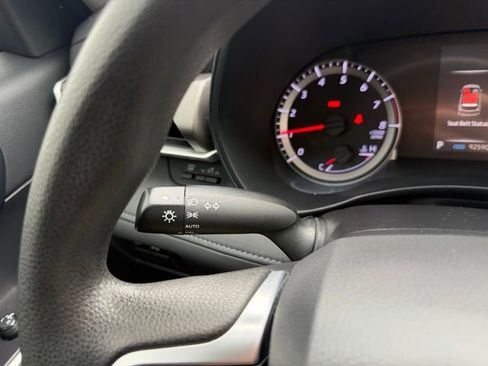 Used 2021 Toyota Highlander L image 15