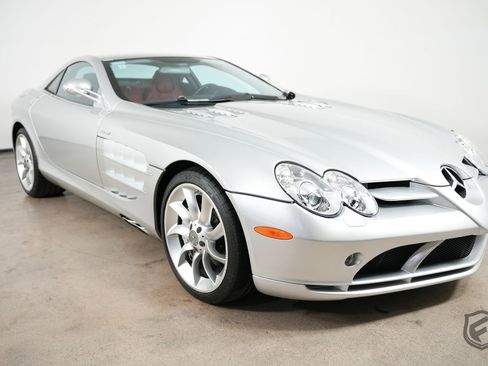 Used 2005 Mercedes-Benz SLR image 3