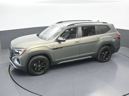 Used 2024 Volkswagen Atlas Peak Edition SE AWD/4WD image 50