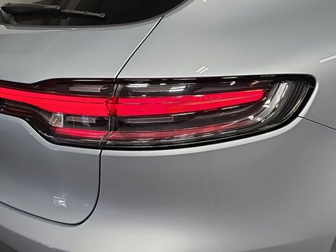 Certified 2026 Porsche Macan AWD/4WD image 30